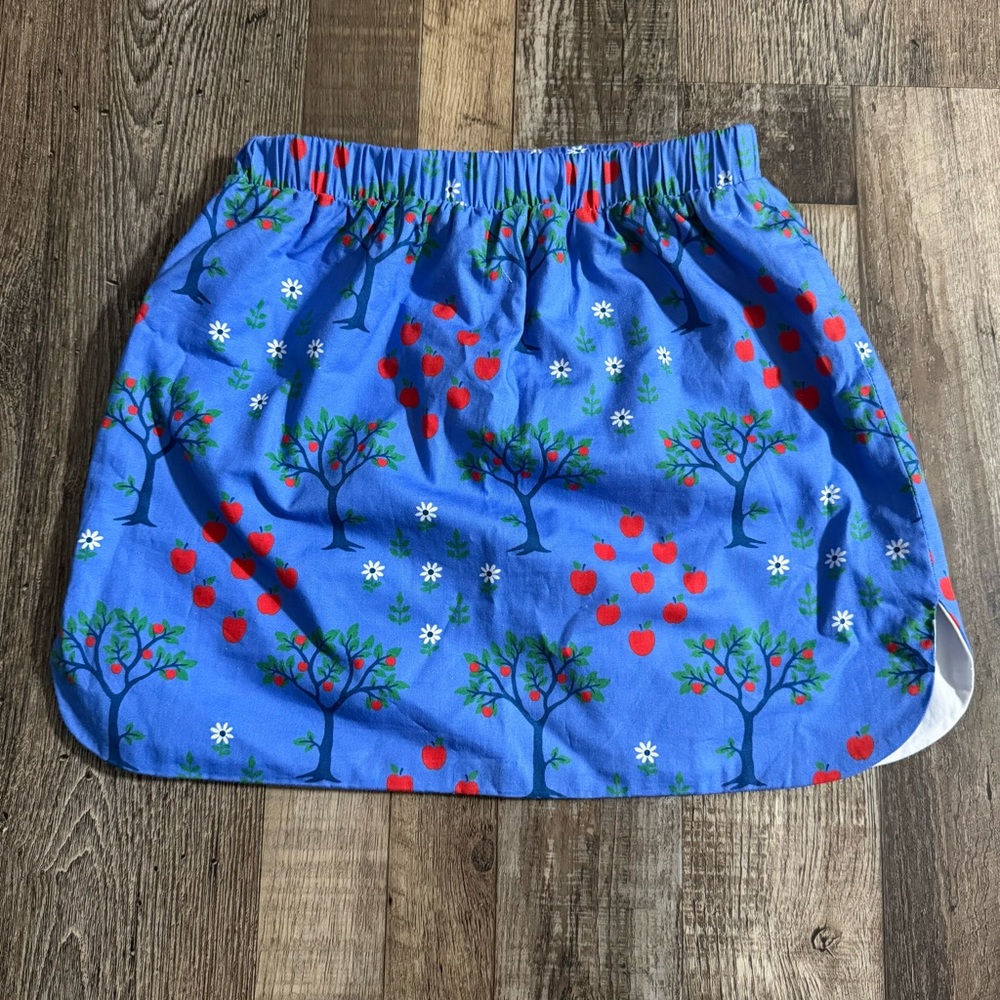 Beaufort Bonnet Blue Apple Tree Skirt 8